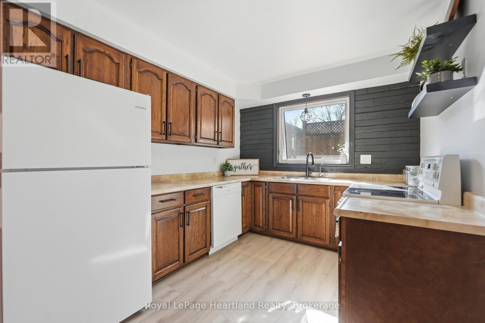 6 ALEXANDER STREET - 23