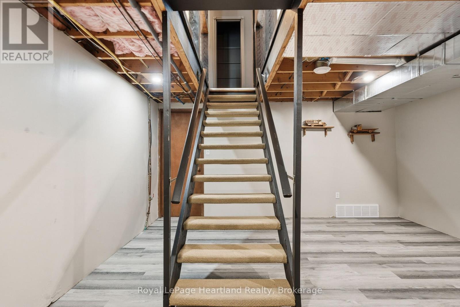 6 ALEXANDER STREET - 26