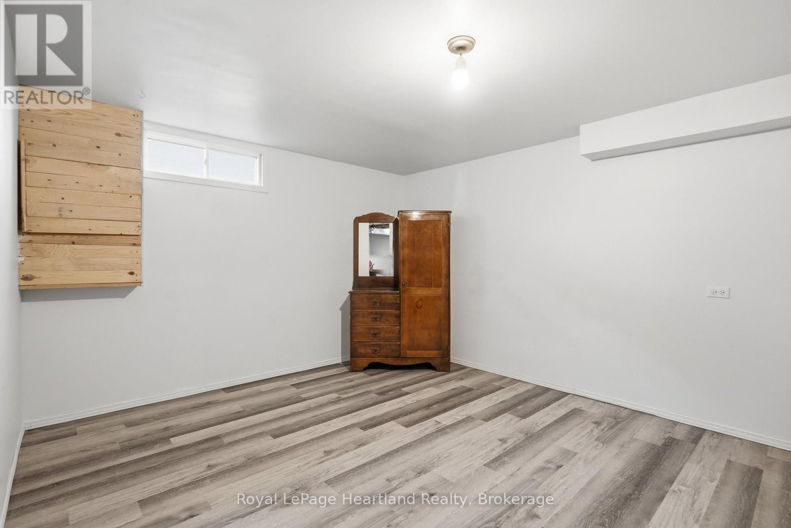 6 ALEXANDER STREET - 32