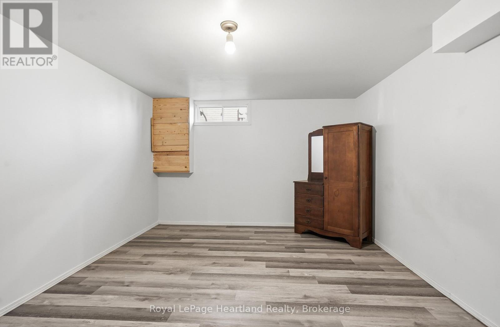 6 ALEXANDER STREET - 33
