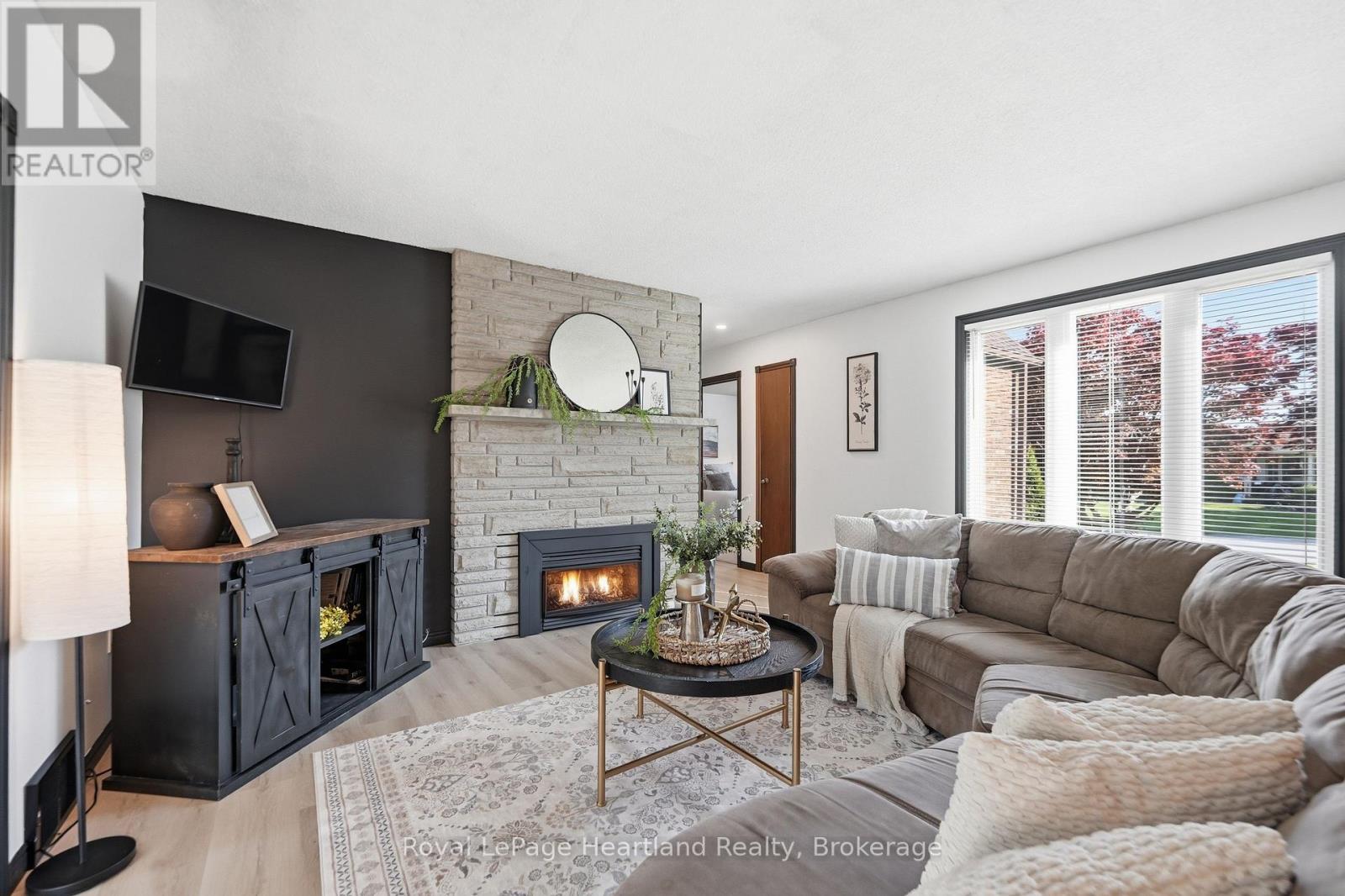 6 ALEXANDER STREET - 9