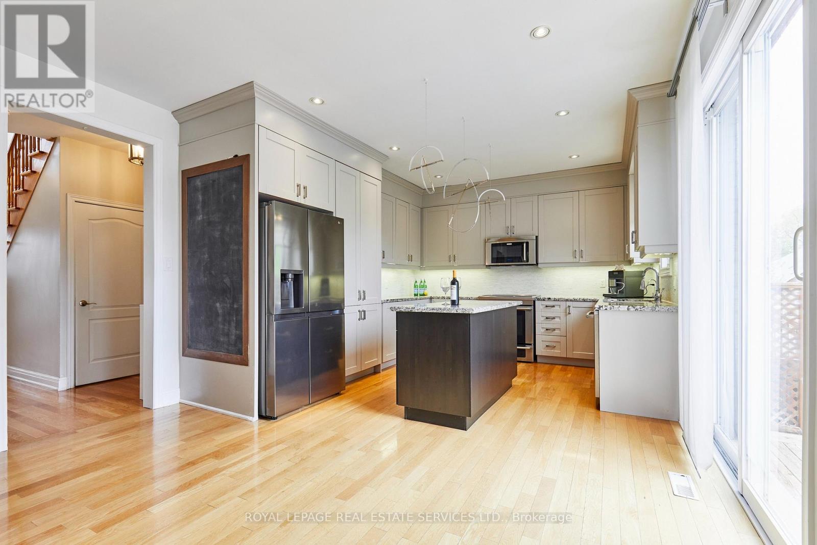 100 WALKER ROAD W - 16