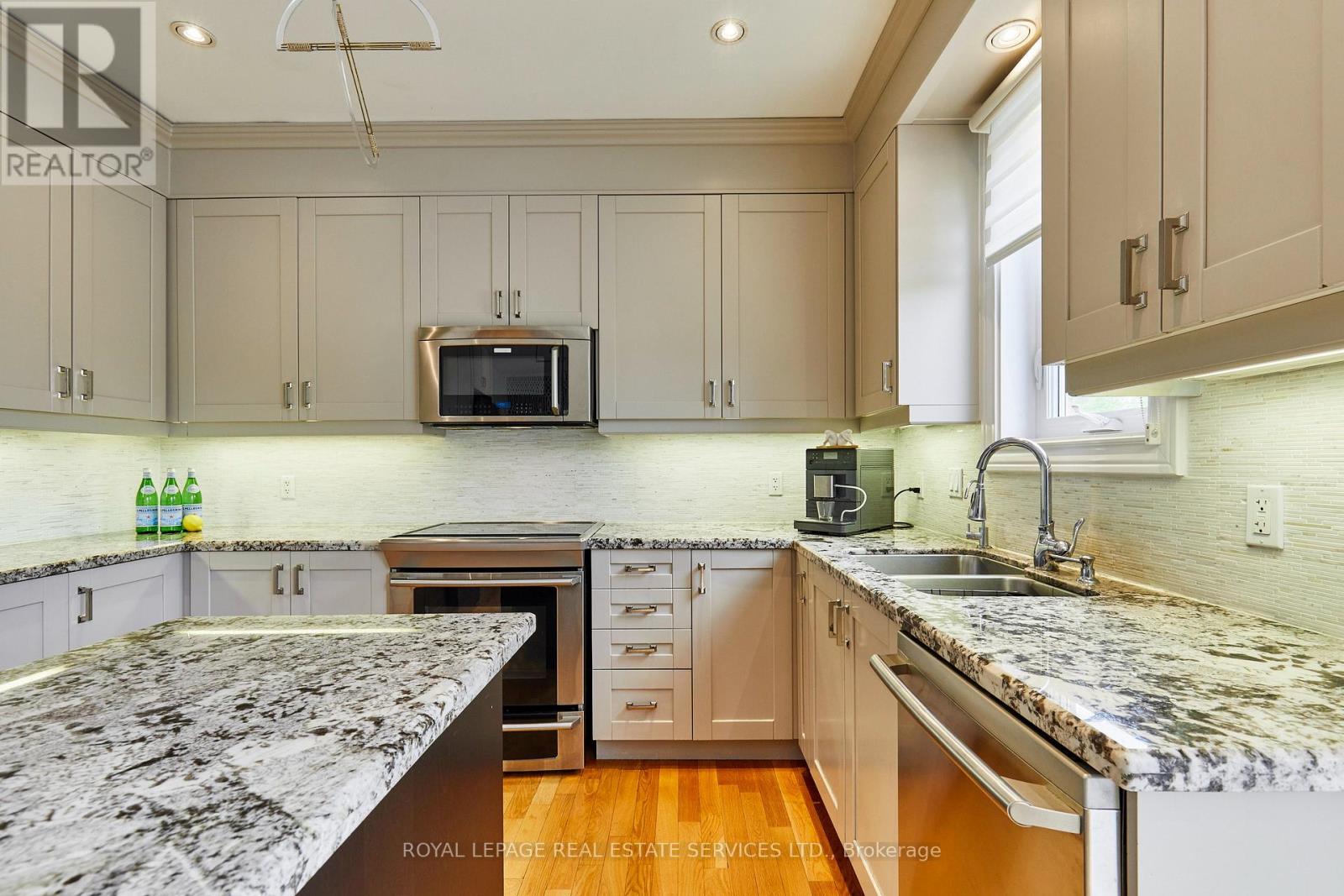 100 WALKER ROAD W - 18