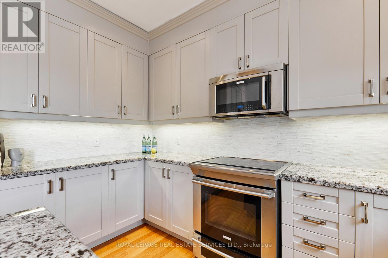 100 WALKER ROAD W - 19