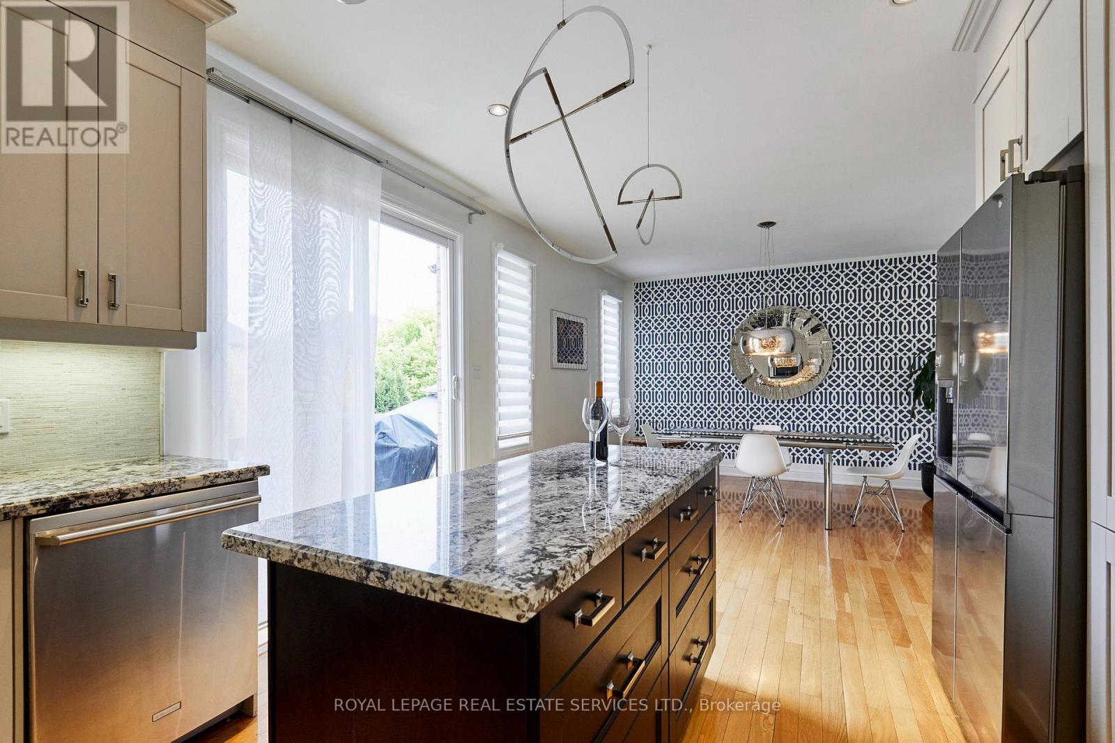 100 WALKER ROAD W - 20