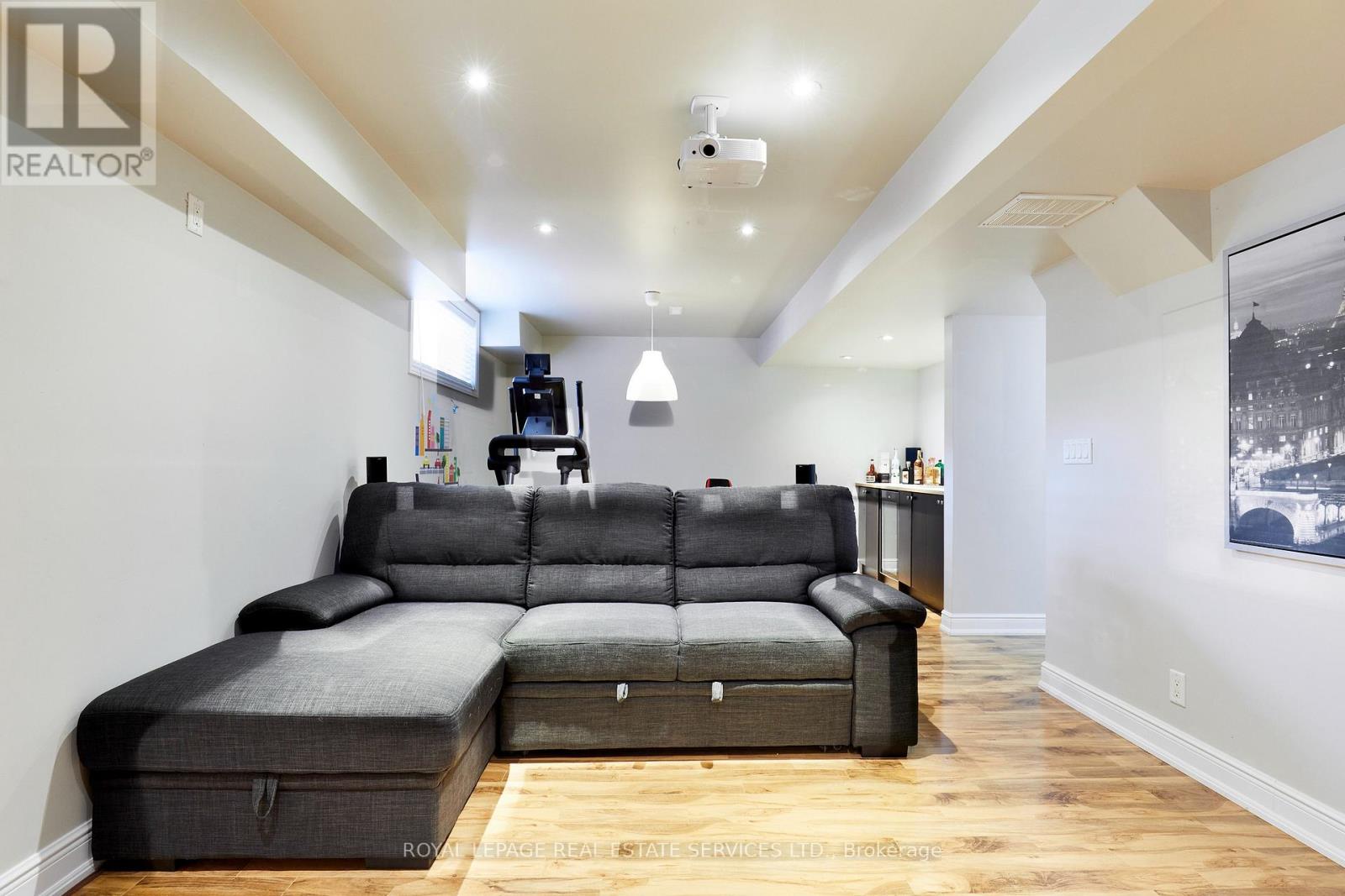 100 WALKER ROAD W - 35