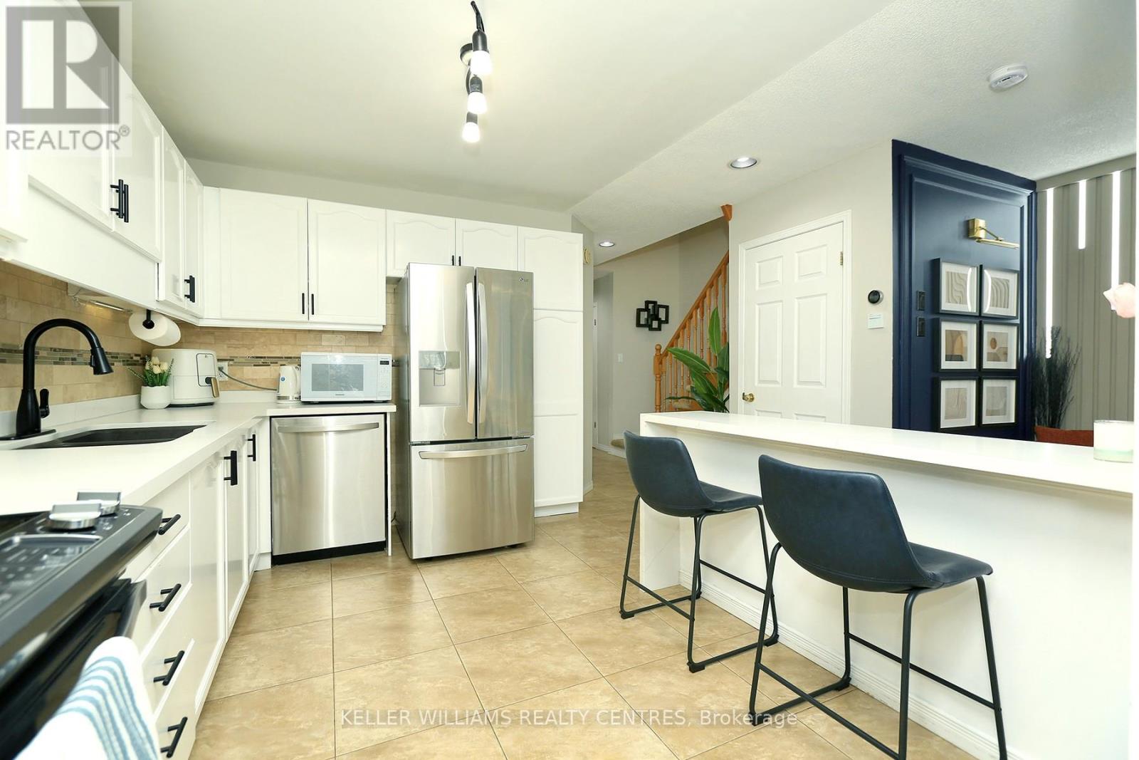 #19 100 VINEBERG DRIVE N - 11