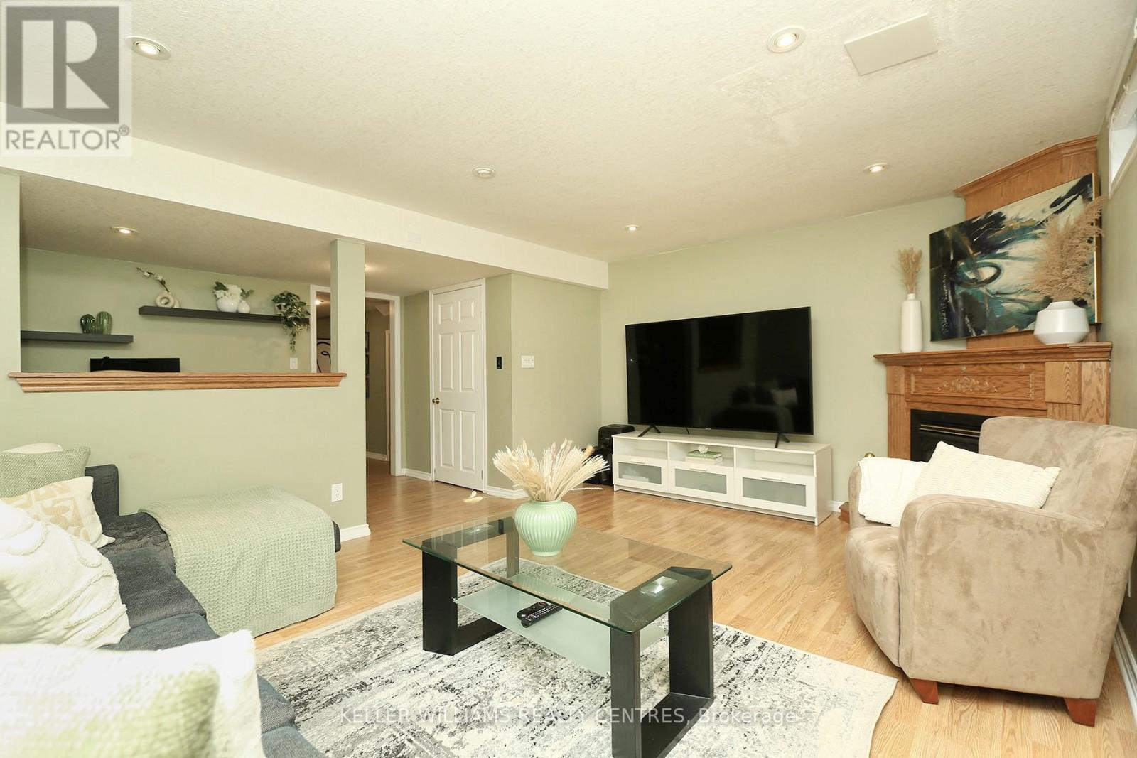 #19 100 VINEBERG DRIVE N - 35