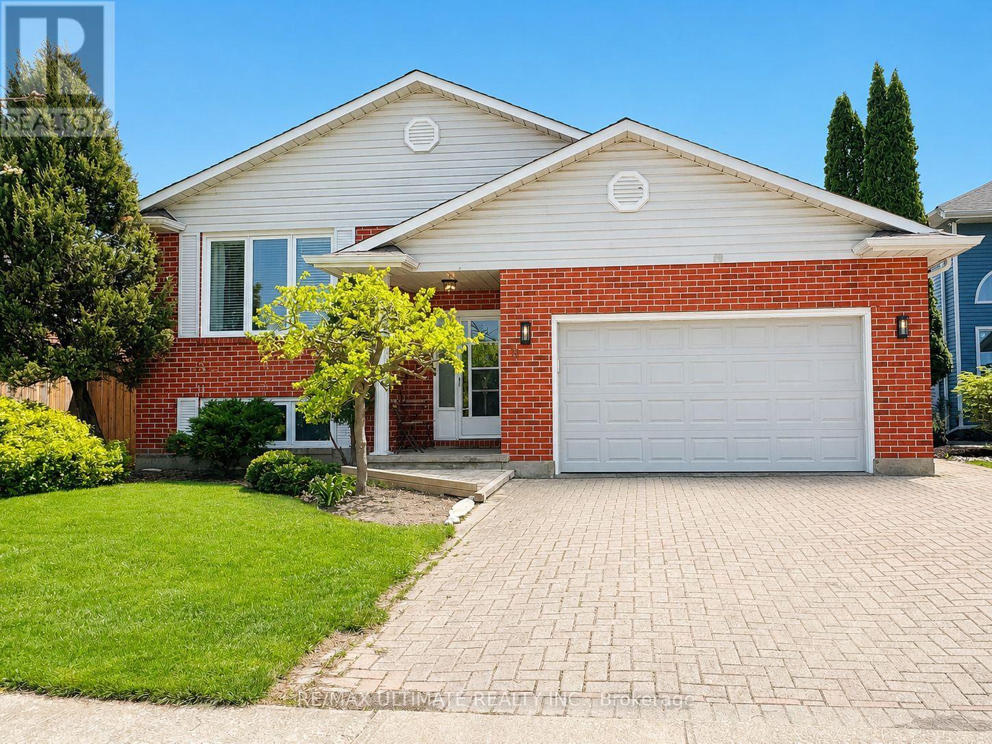 12 STONEY BROOK CRESCENT - 1