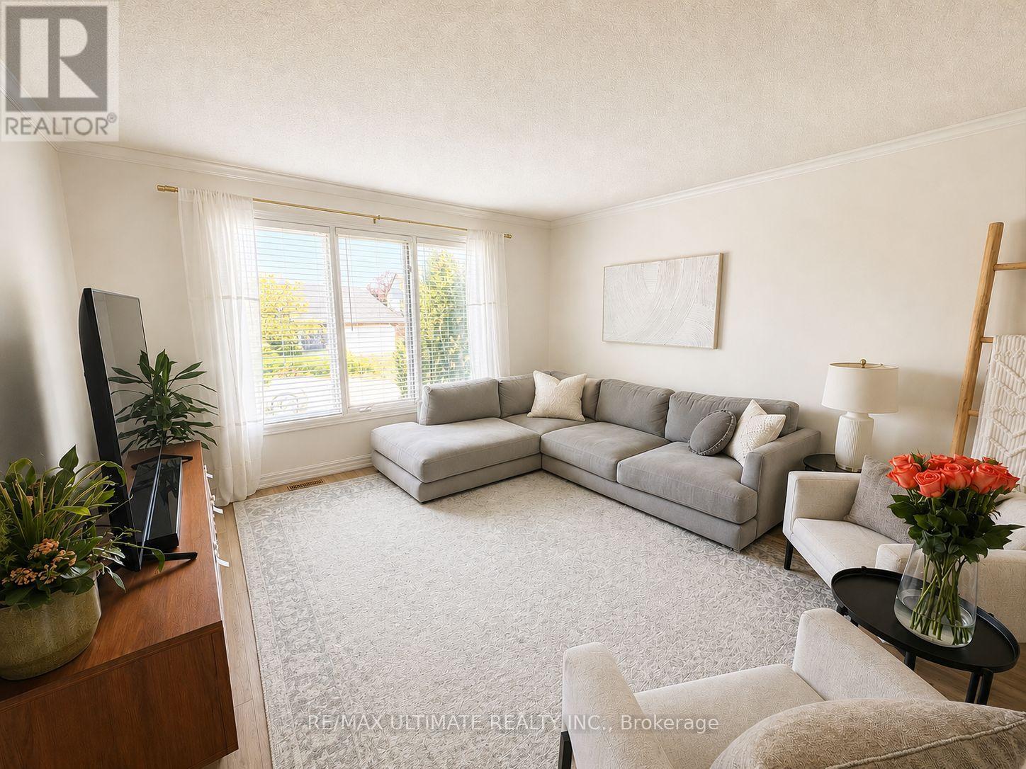 12 STONEY BROOK CRESCENT - 5