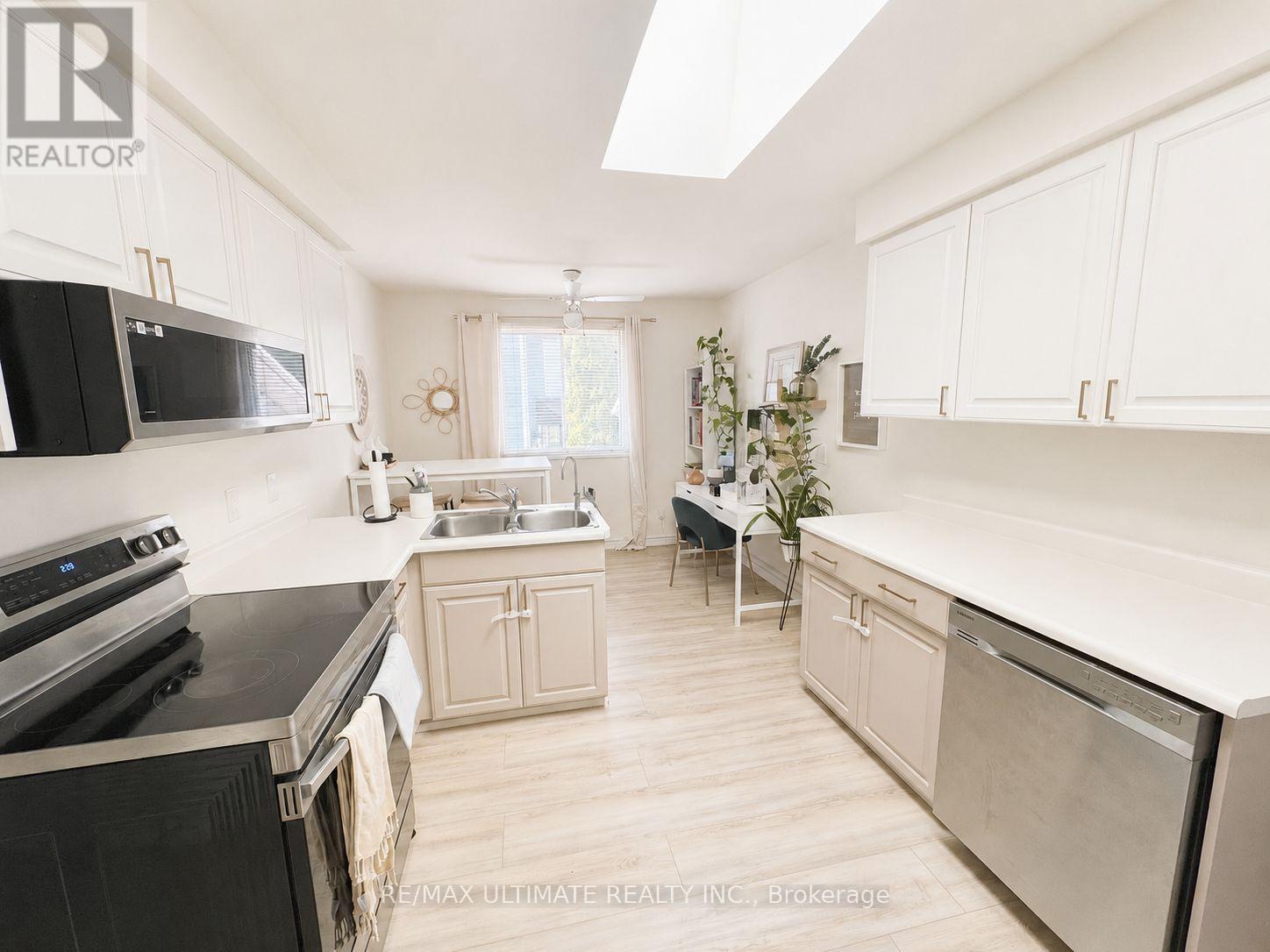 12 STONEY BROOK CRESCENT - 7