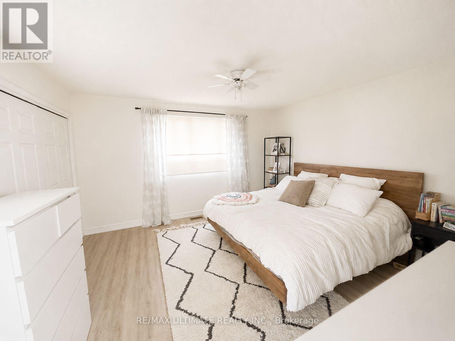 12 STONEY BROOK CRESCENT - 8