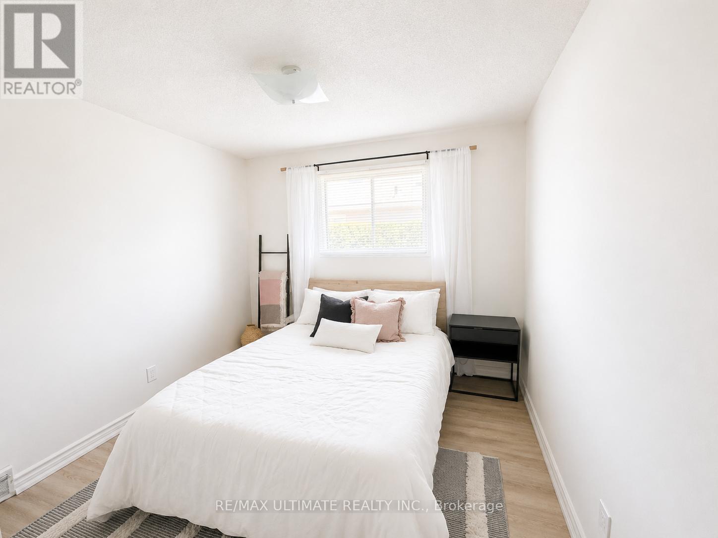 12 STONEY BROOK CRESCENT - 9