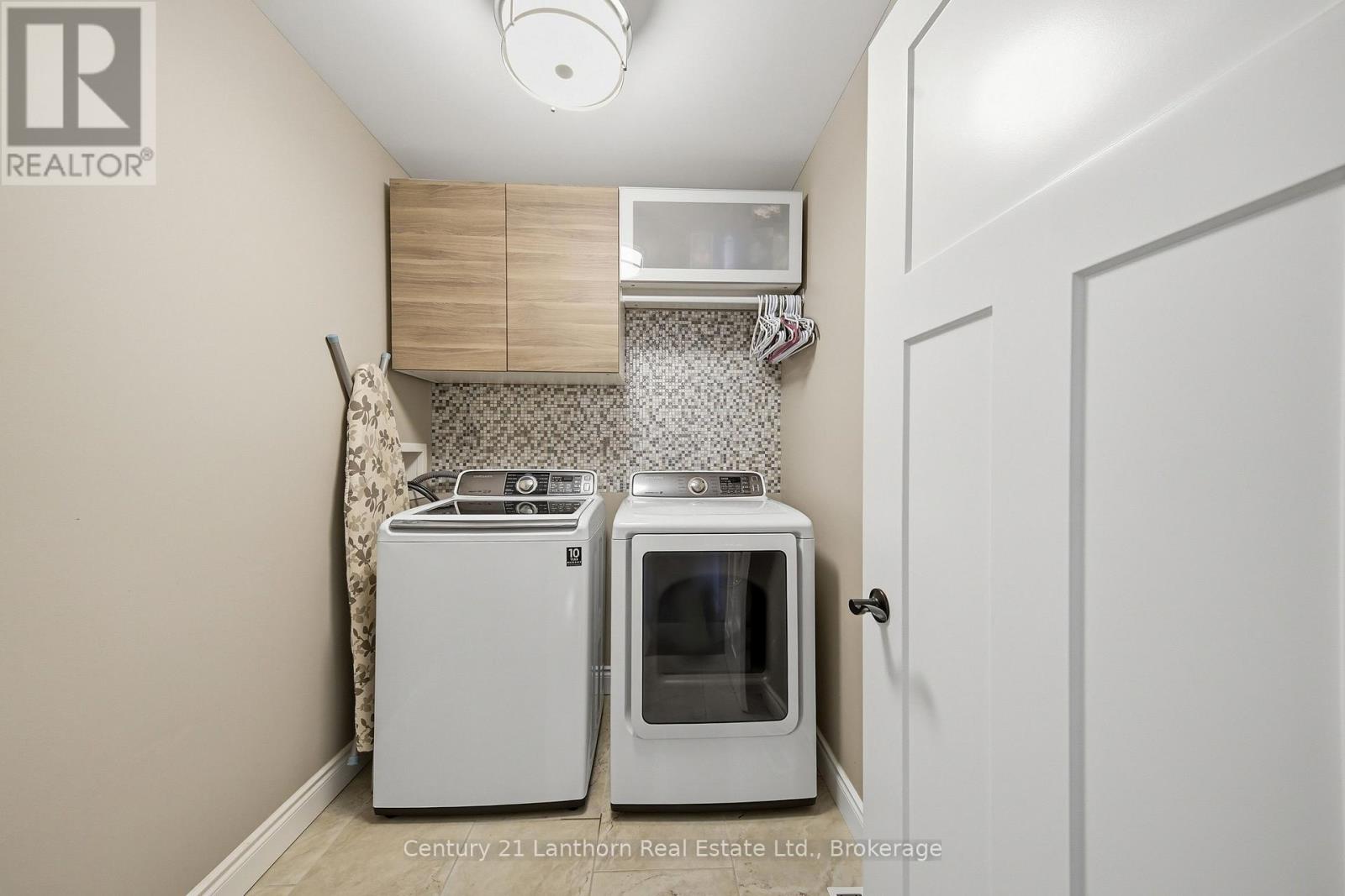 63 SCENIC DRIVE - 33