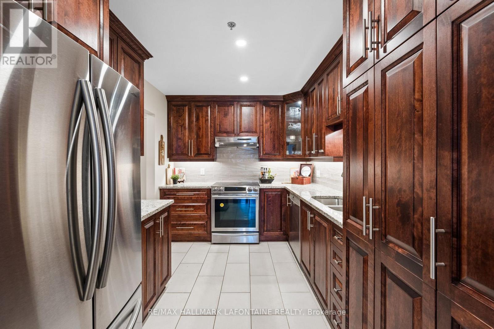 #107 1 ROSAMOND STREET E - 13
