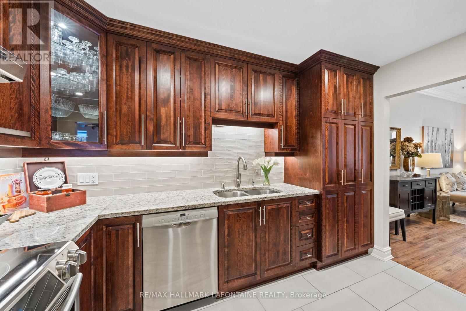 #107 1 ROSAMOND STREET E - 15