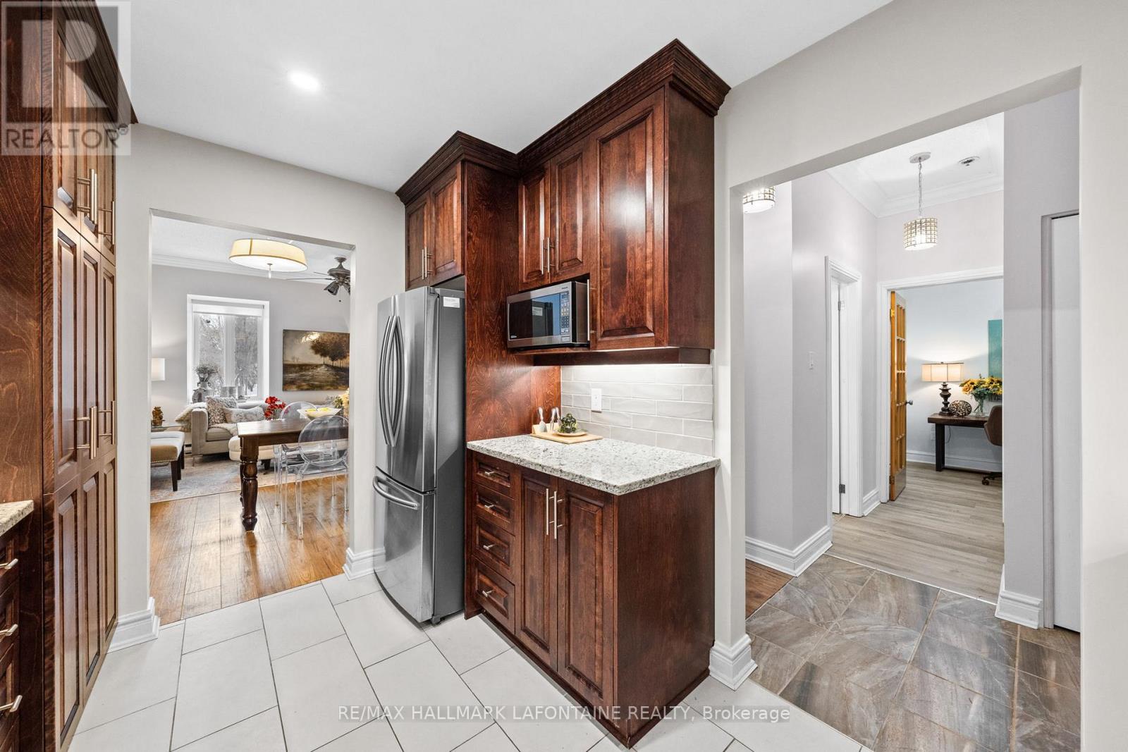 #107 1 ROSAMOND STREET E - Image 16