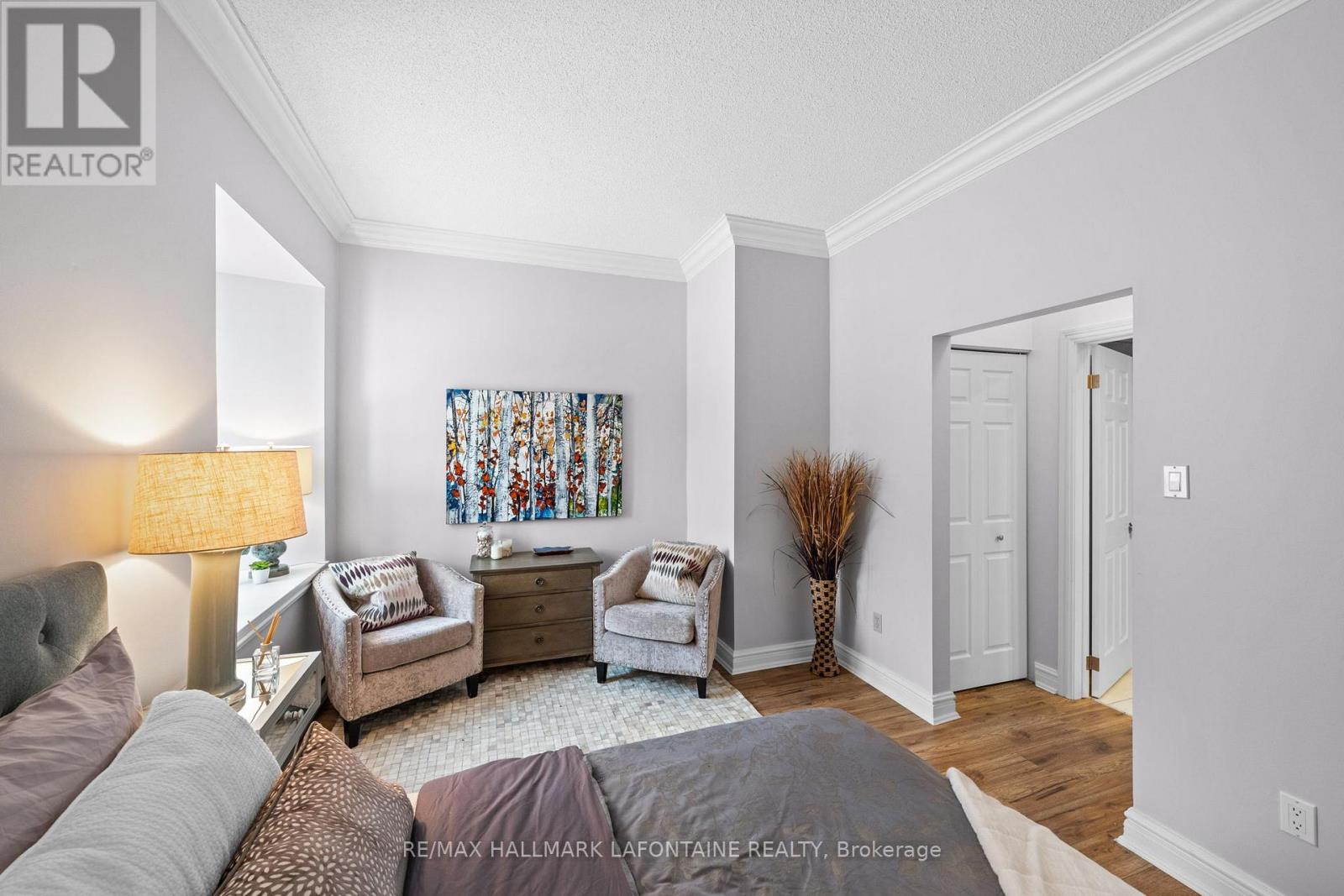 #107 1 ROSAMOND STREET E - 18