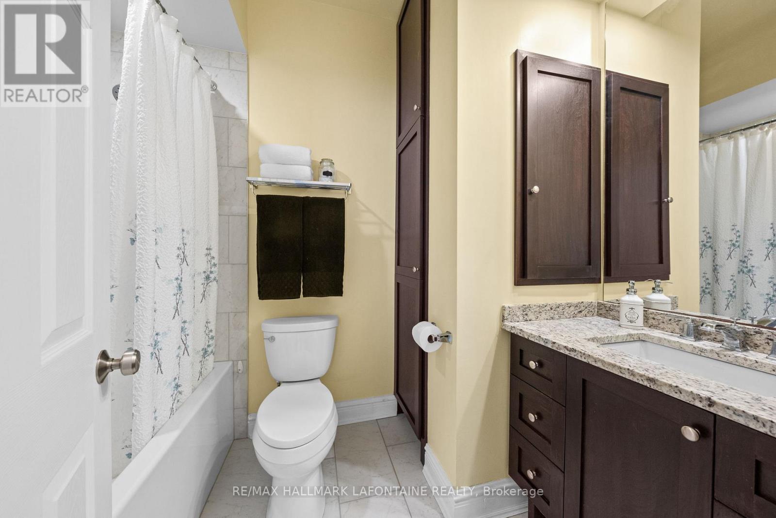 #107 1 ROSAMOND STREET E - Image 21