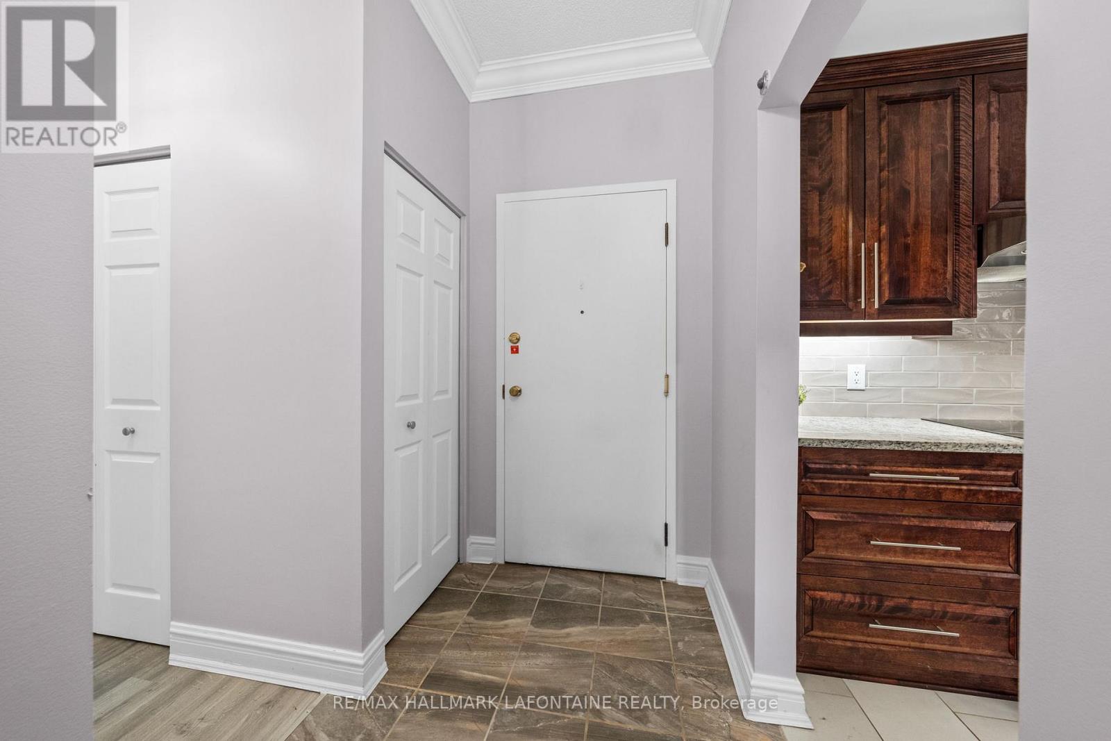 #107 1 ROSAMOND STREET E - 5
