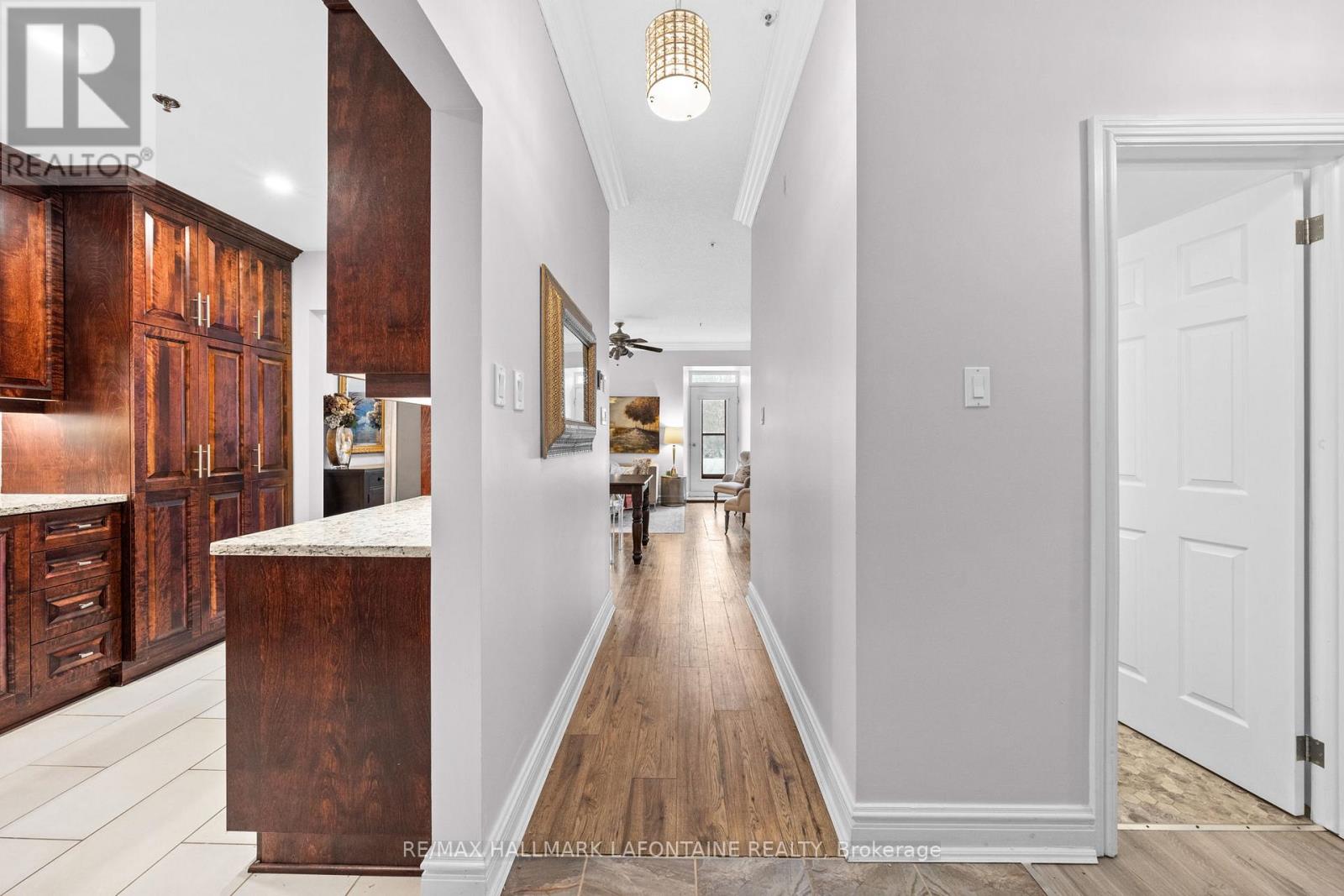 #107 1 ROSAMOND STREET E - Image 6