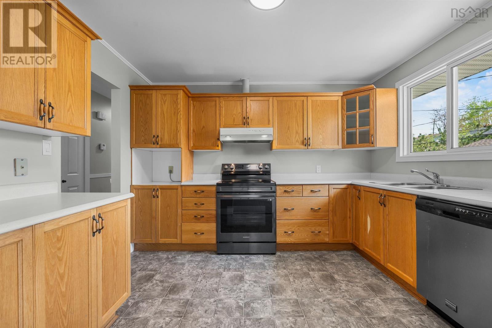 11 Langevin Drive - 14