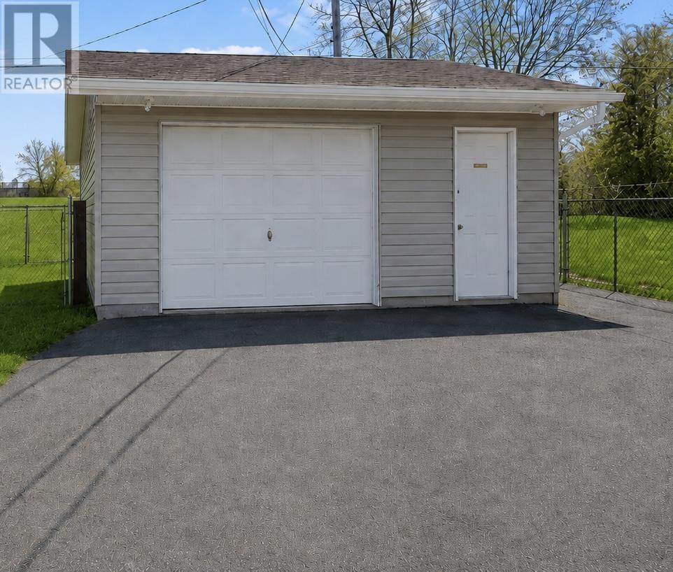 11 Langevin Drive - 39