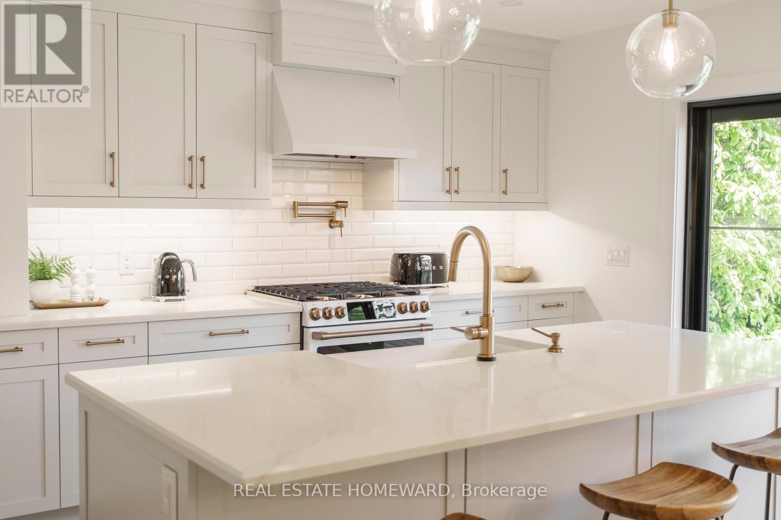 27 AVALON BOULEVARD - 12