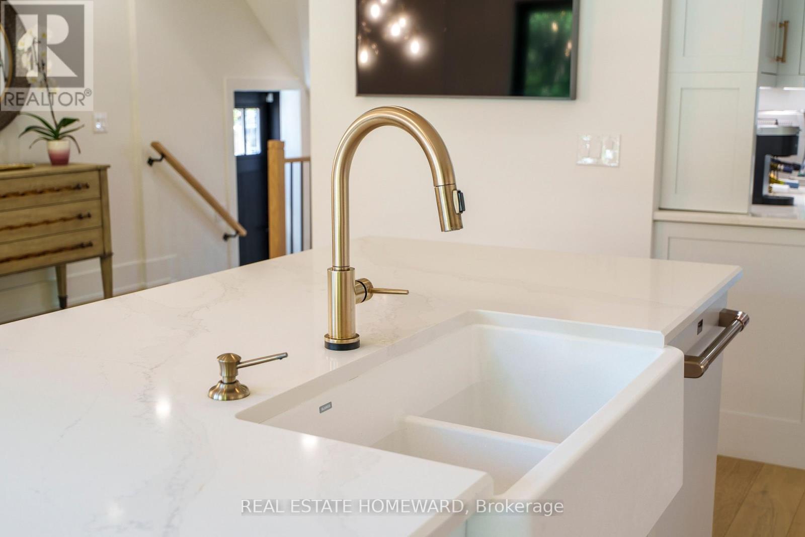 27 AVALON BOULEVARD - 14