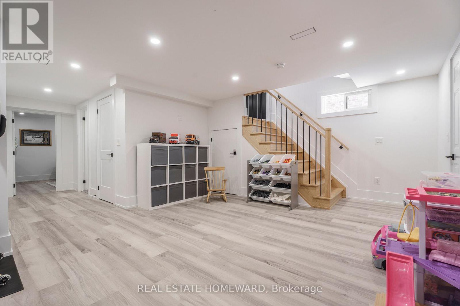 27 AVALON BOULEVARD - 33