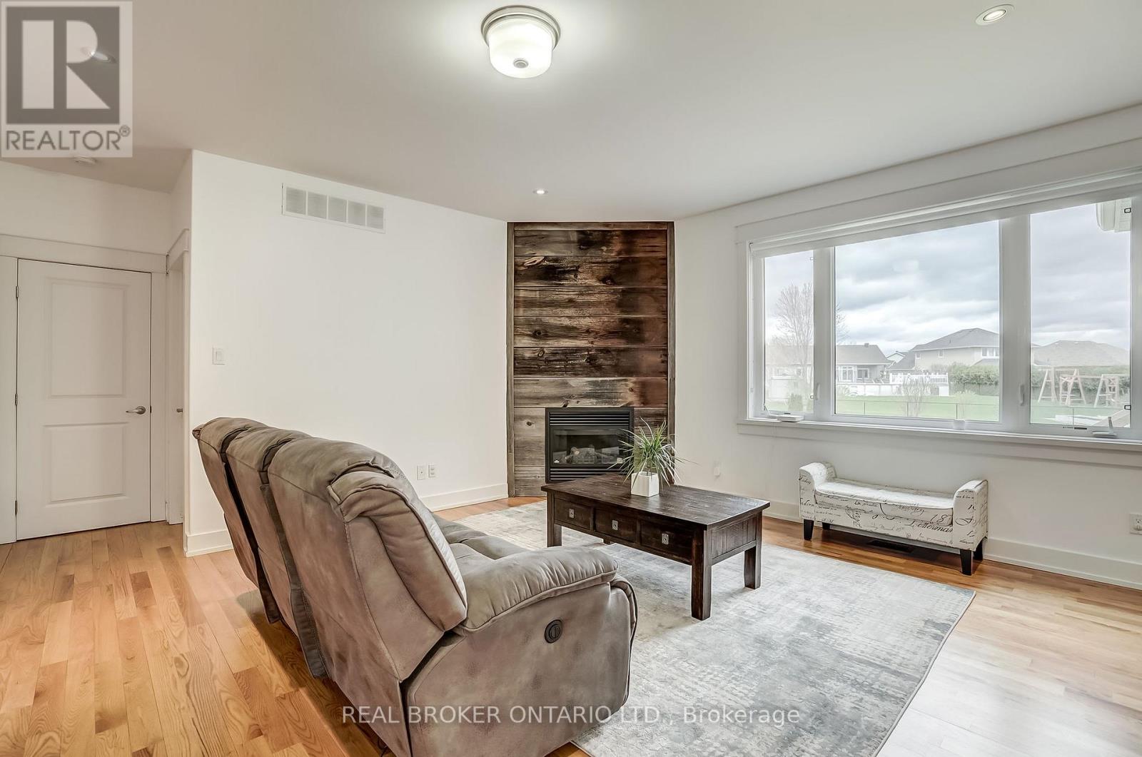 6237 PERTH STREET - 15