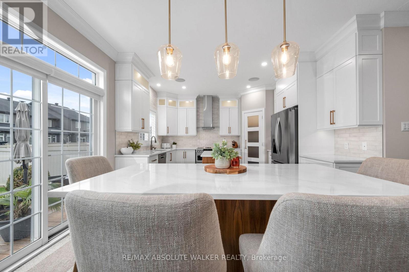 245 LUCINDA CRESCENT - 14