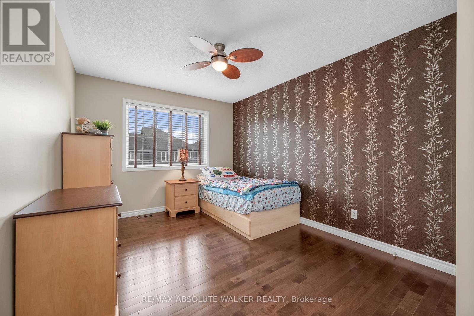 245 LUCINDA CRESCENT - 36