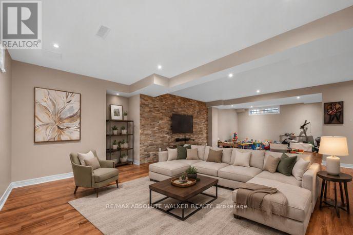 245 LUCINDA CRESCENT - 39