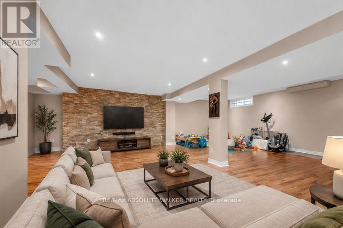 245 LUCINDA CRESCENT - 41