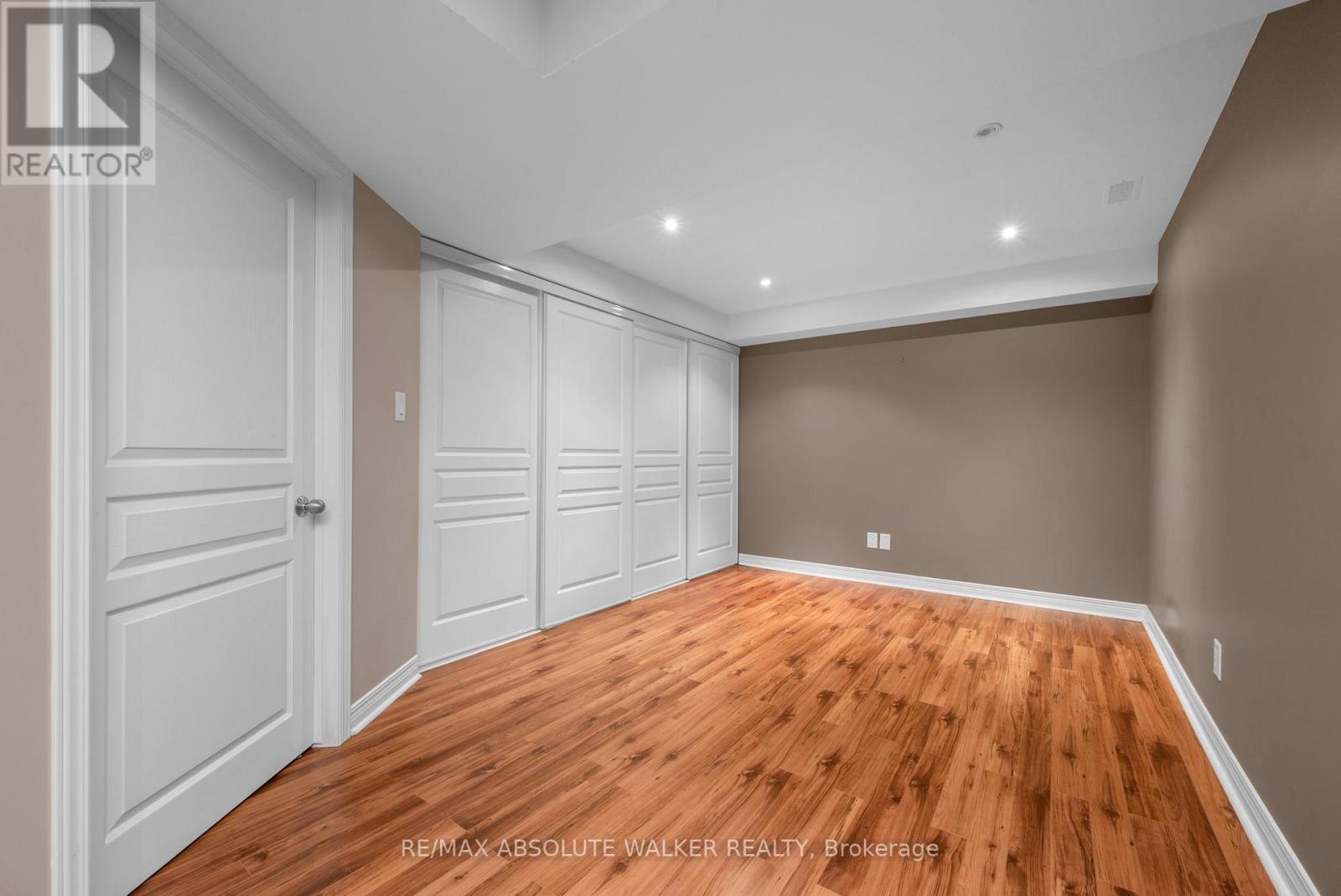 245 LUCINDA CRESCENT - 44