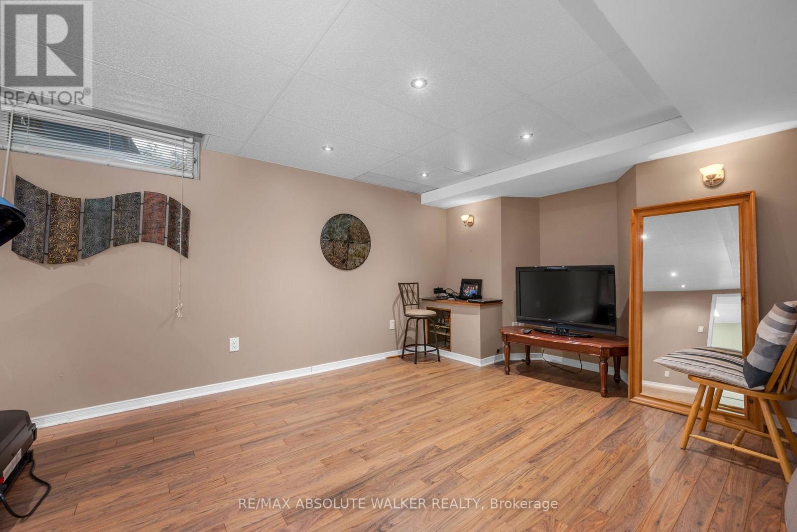 1849 MONTEREAU AVENUE - 39