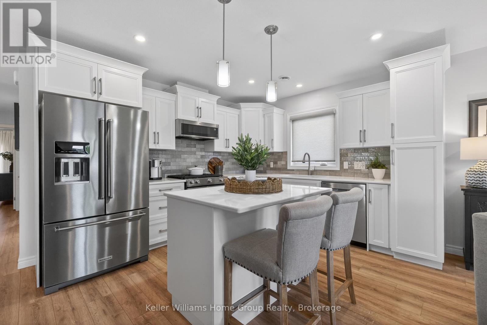 187 LAKE BREEZE DRIVE - 10