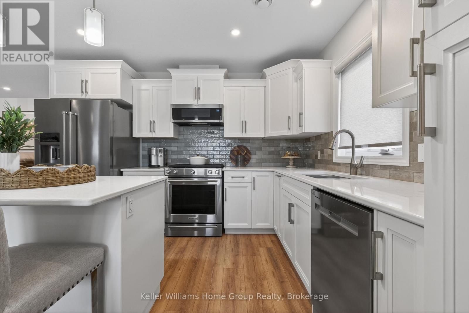 187 LAKE BREEZE DRIVE - 15