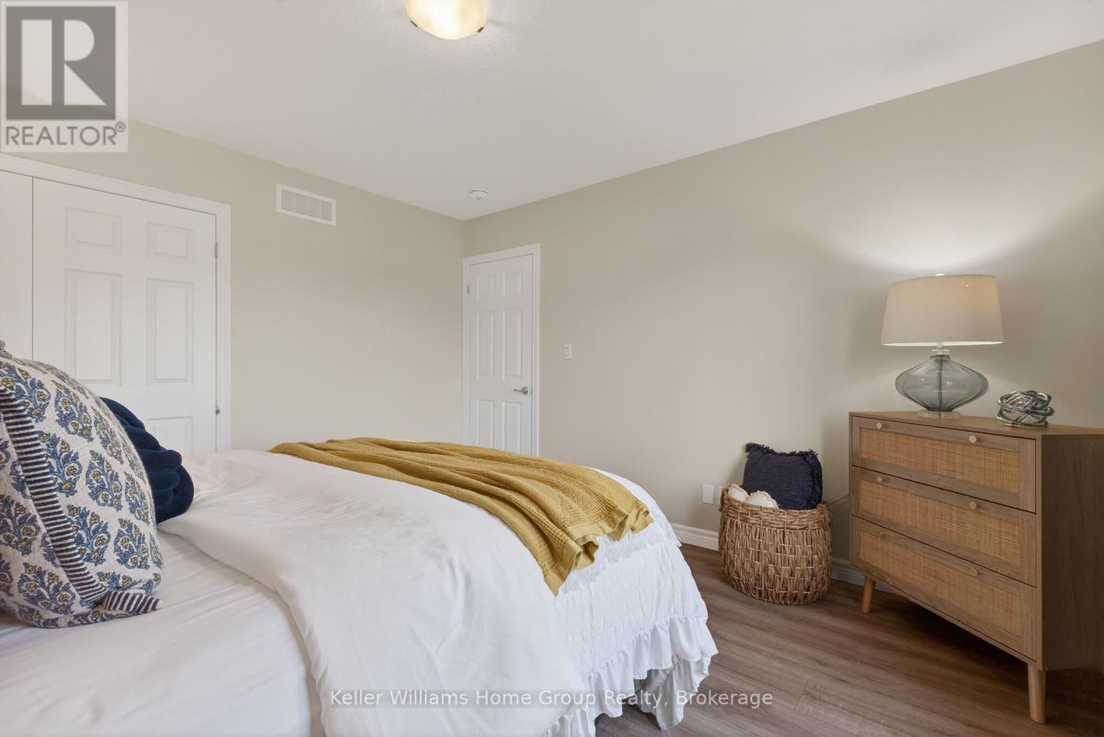 187 LAKE BREEZE DRIVE - 26