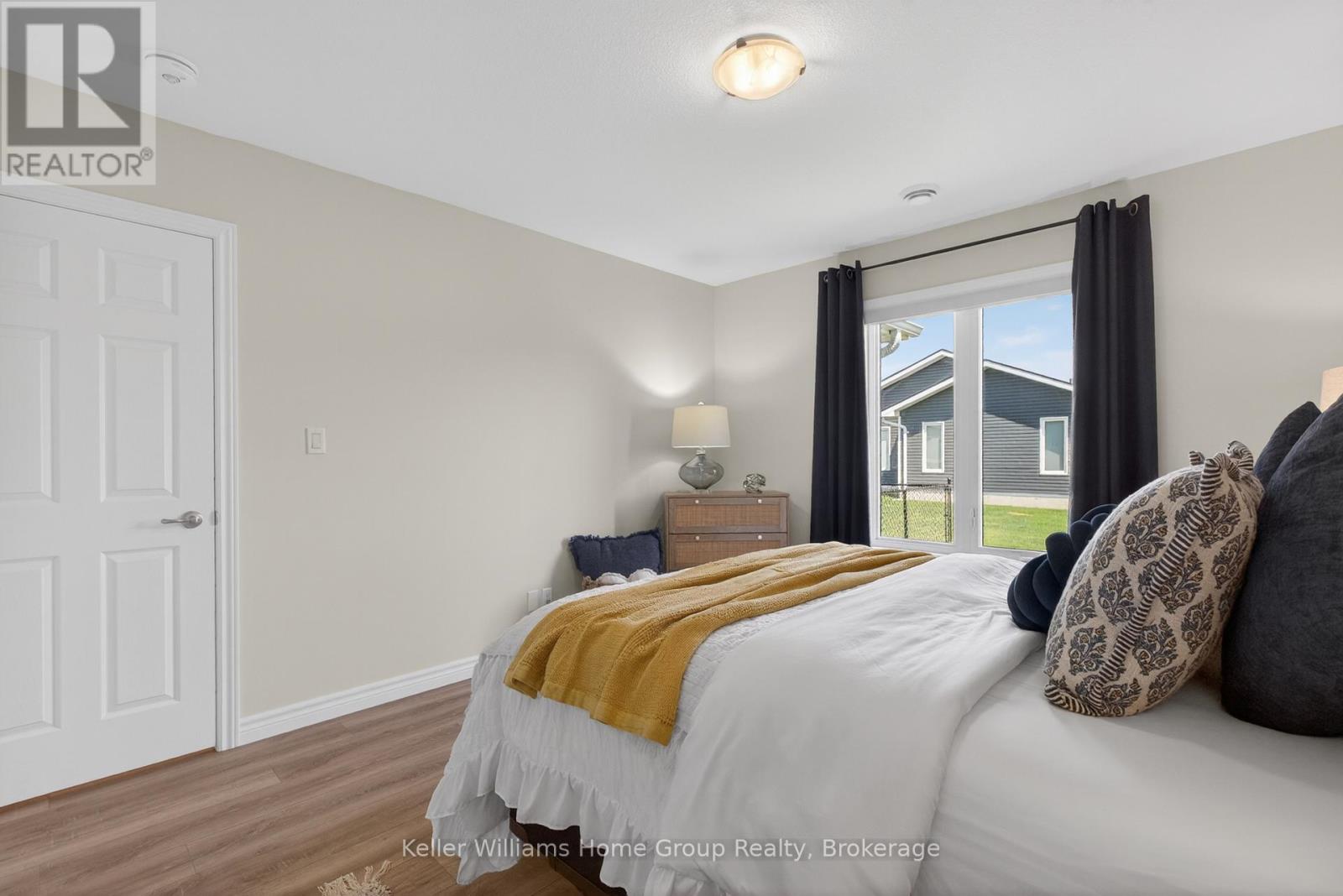 187 LAKE BREEZE DRIVE - 27