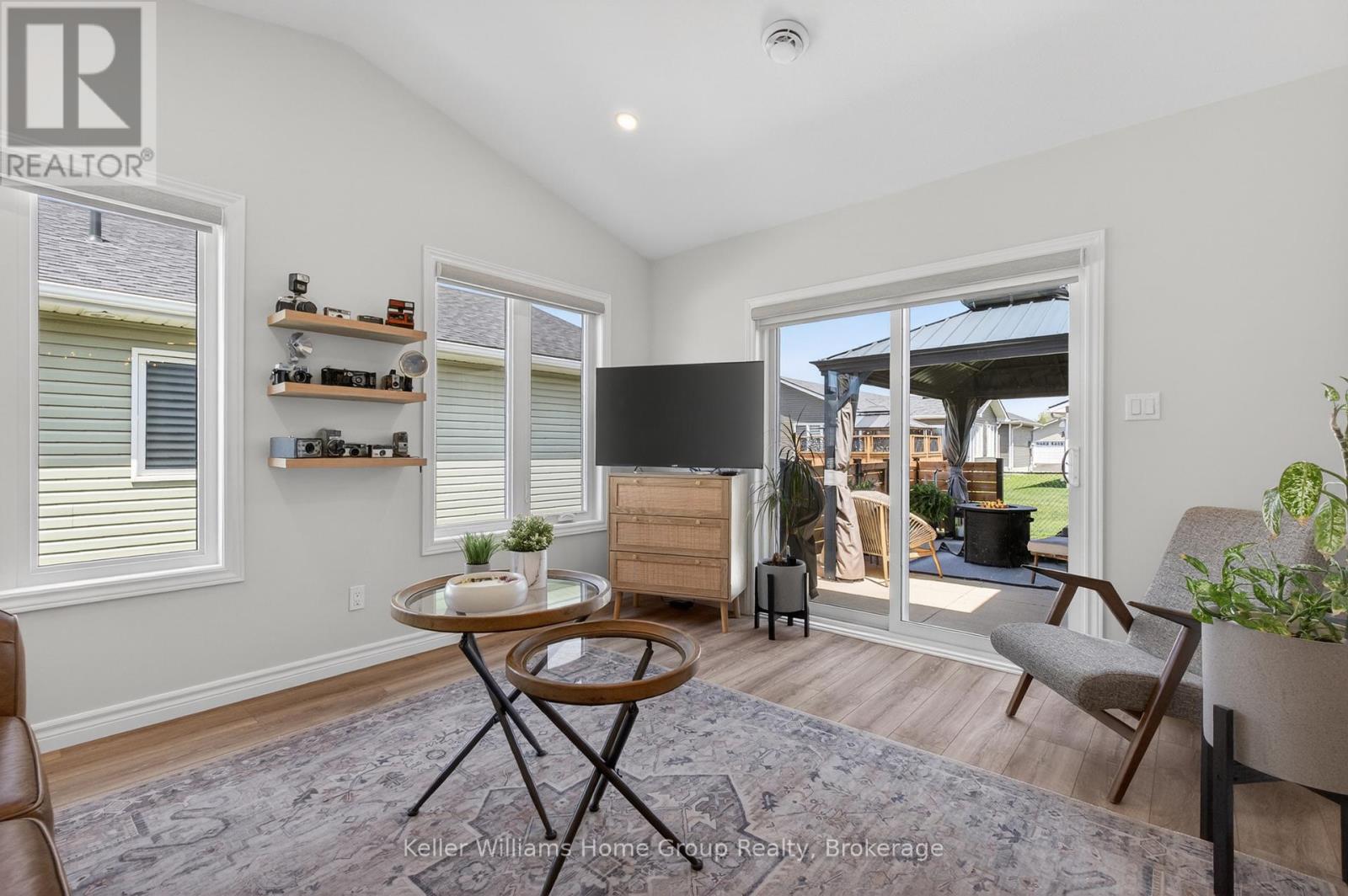 187 LAKE BREEZE DRIVE - 32