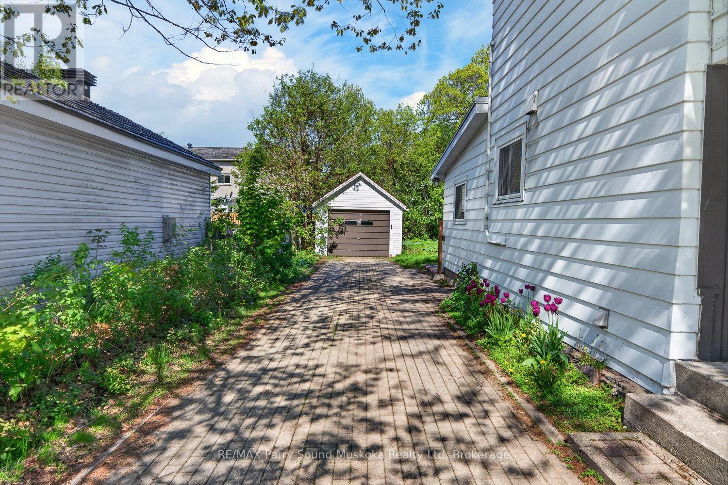 124 GIBSON STREET - 33