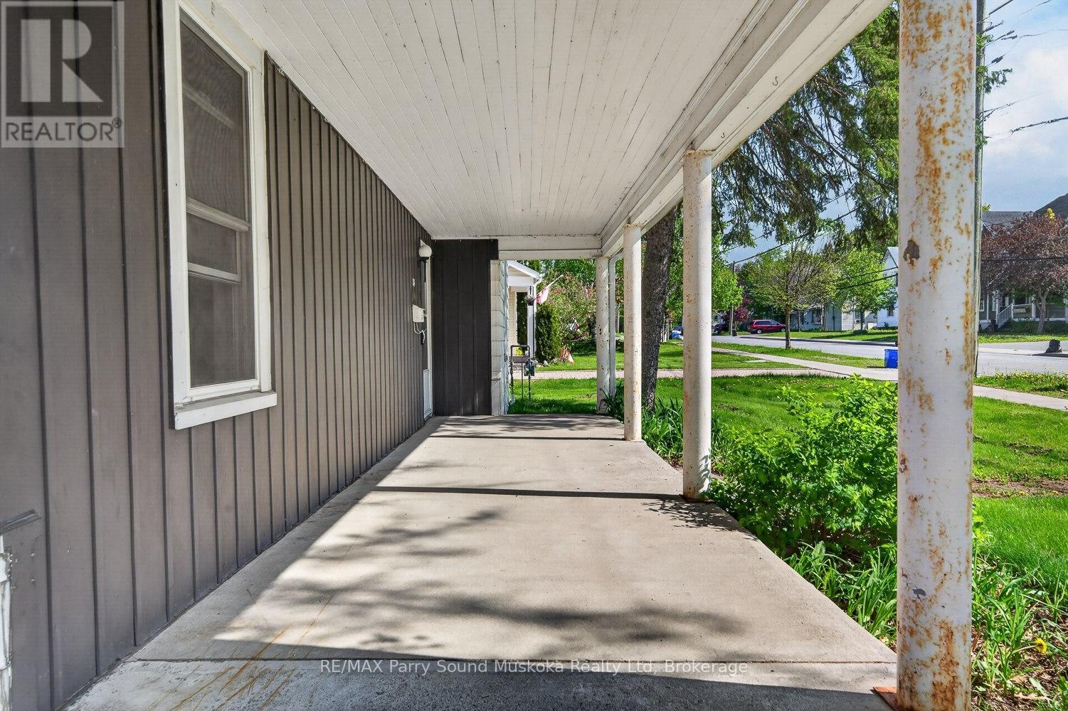 124 GIBSON STREET - 6