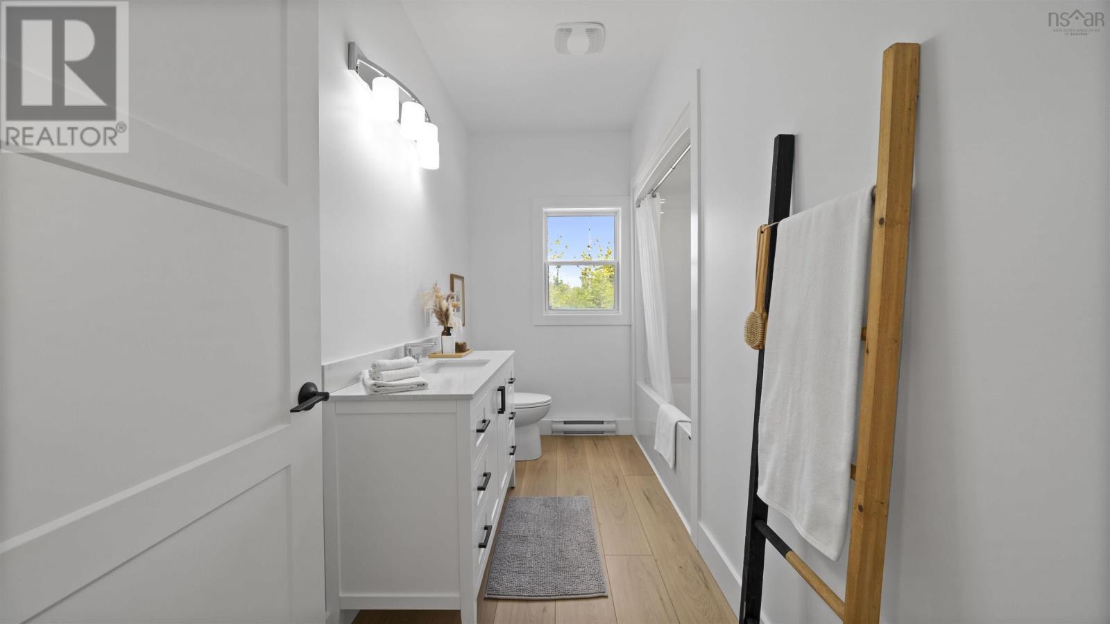 4 Charles Meade Drive - 25