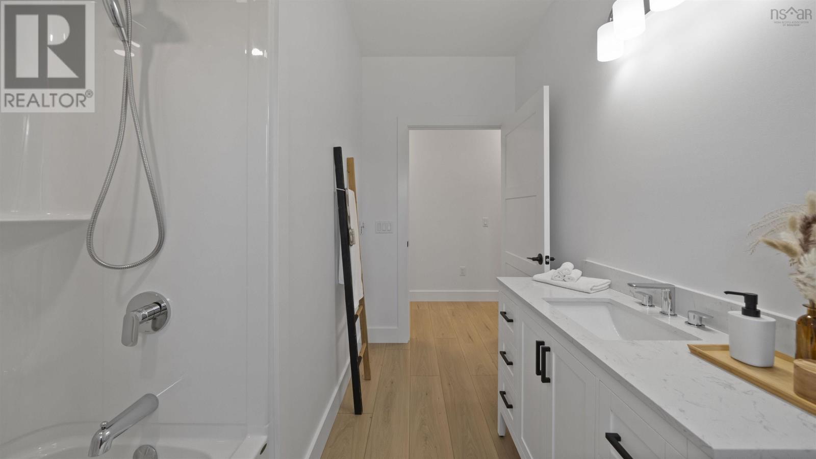4 Charles Meade Drive - 26