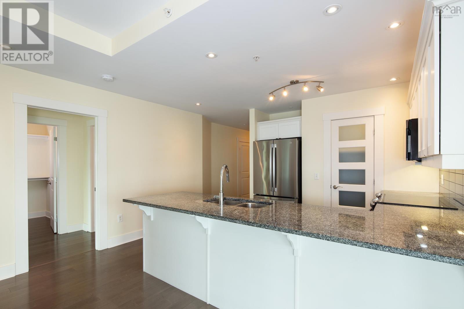 #503 220 Waterfront Drive - 19