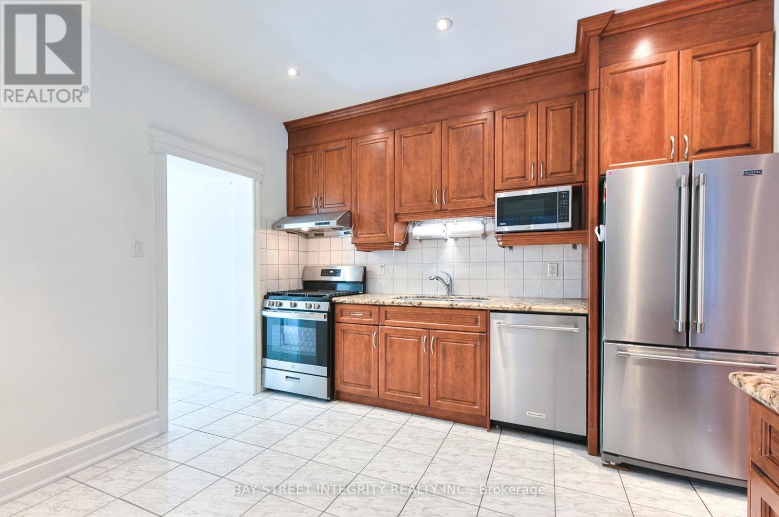 1282 LANSDOWNE AVENUE - 10