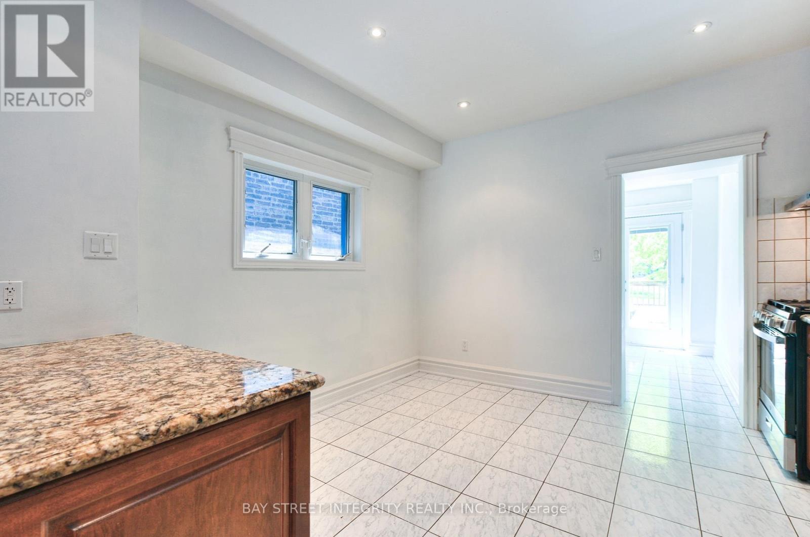 1282 LANSDOWNE AVENUE - 11