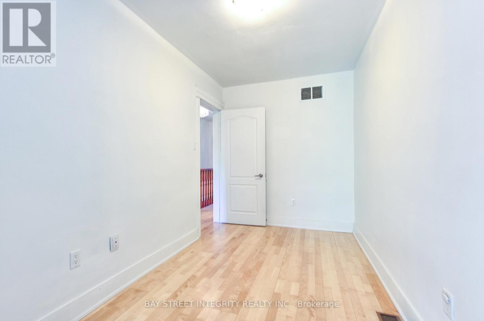 1282 LANSDOWNE AVENUE - 17